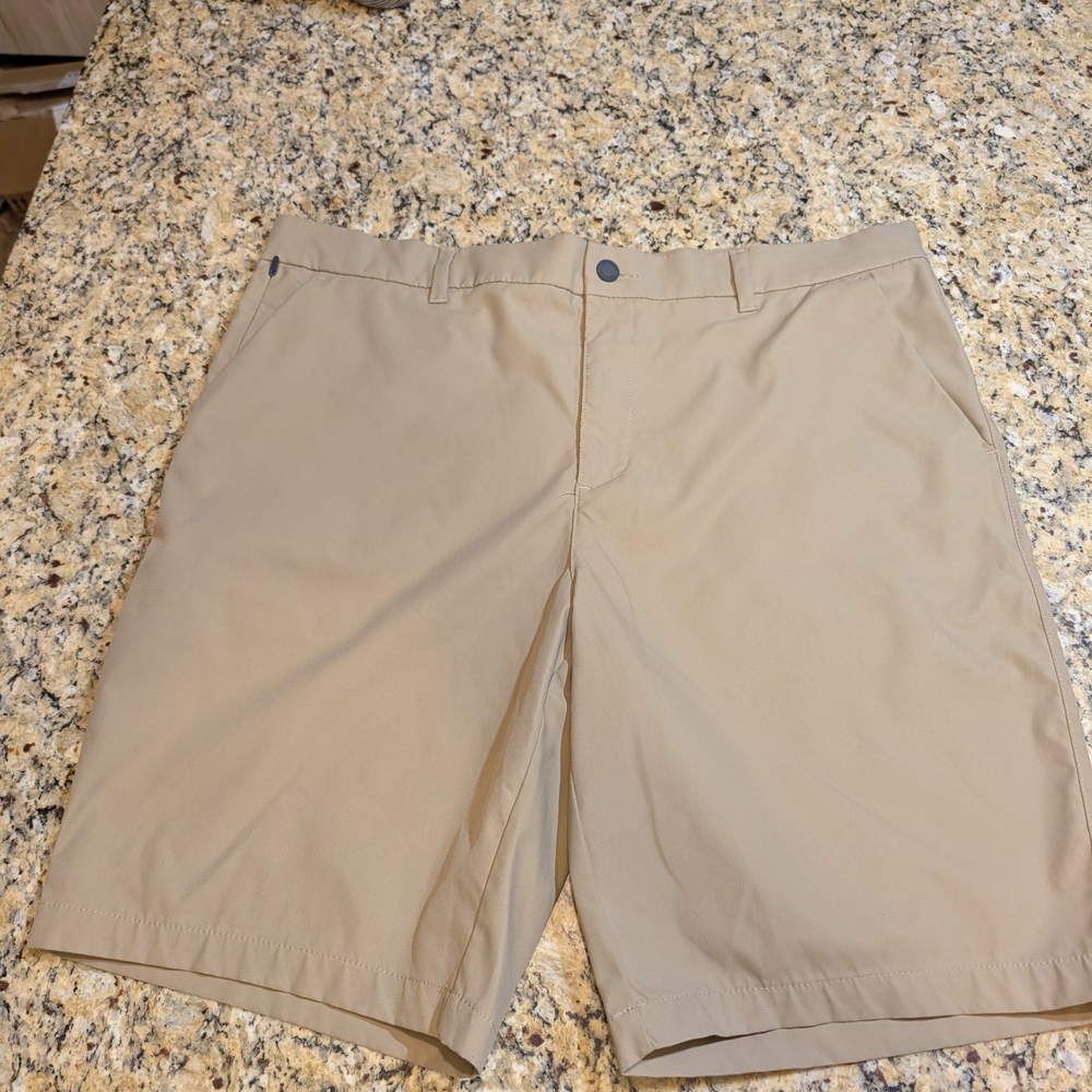 32 Degrees Men's Tan Flat Front Shorts
